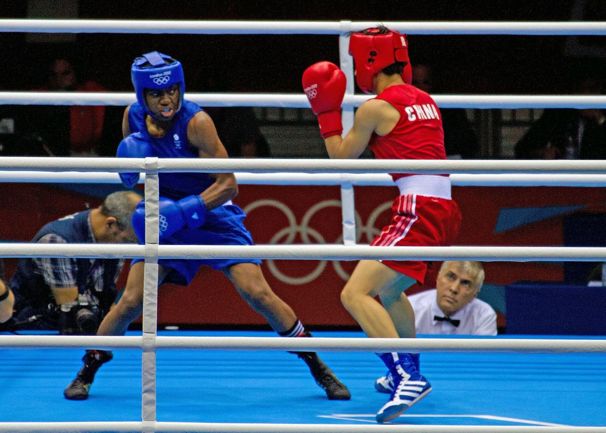 Nicola Adams against Ren Cancan in the women's flyweight final, London 2012.
